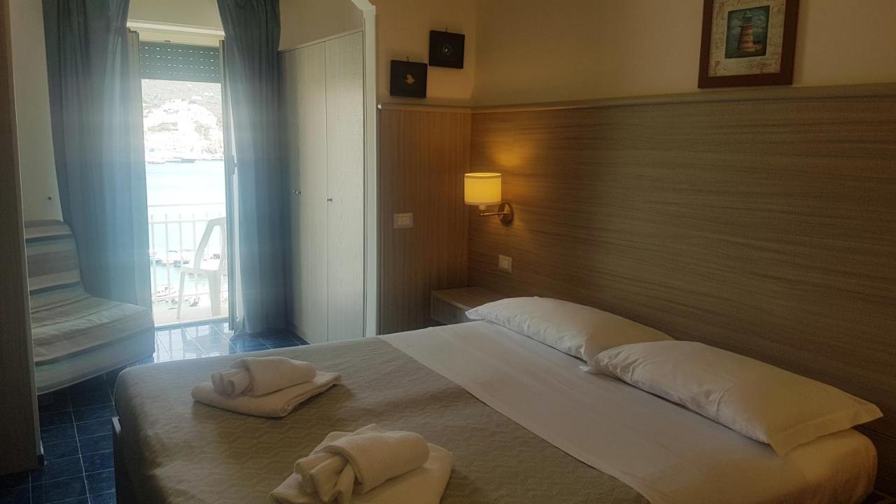 Hotel La Baia Ponza Exterior photo