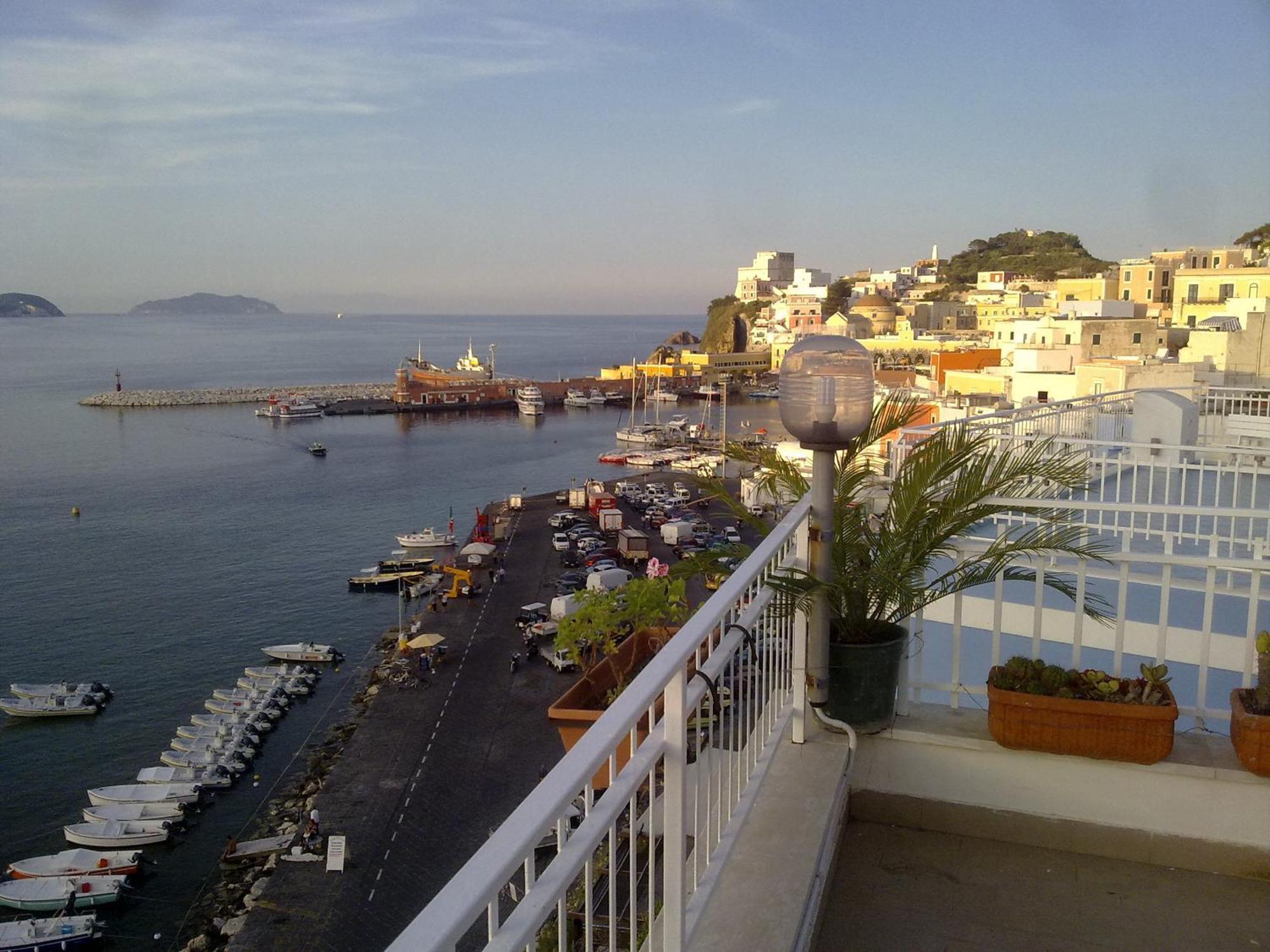 Hotel La Baia Ponza Exterior photo